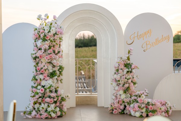 Hotel Hyde Hill / Bikini and Champagne